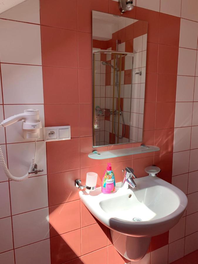 Eltako Penzion Karlsbad Buitenkant foto