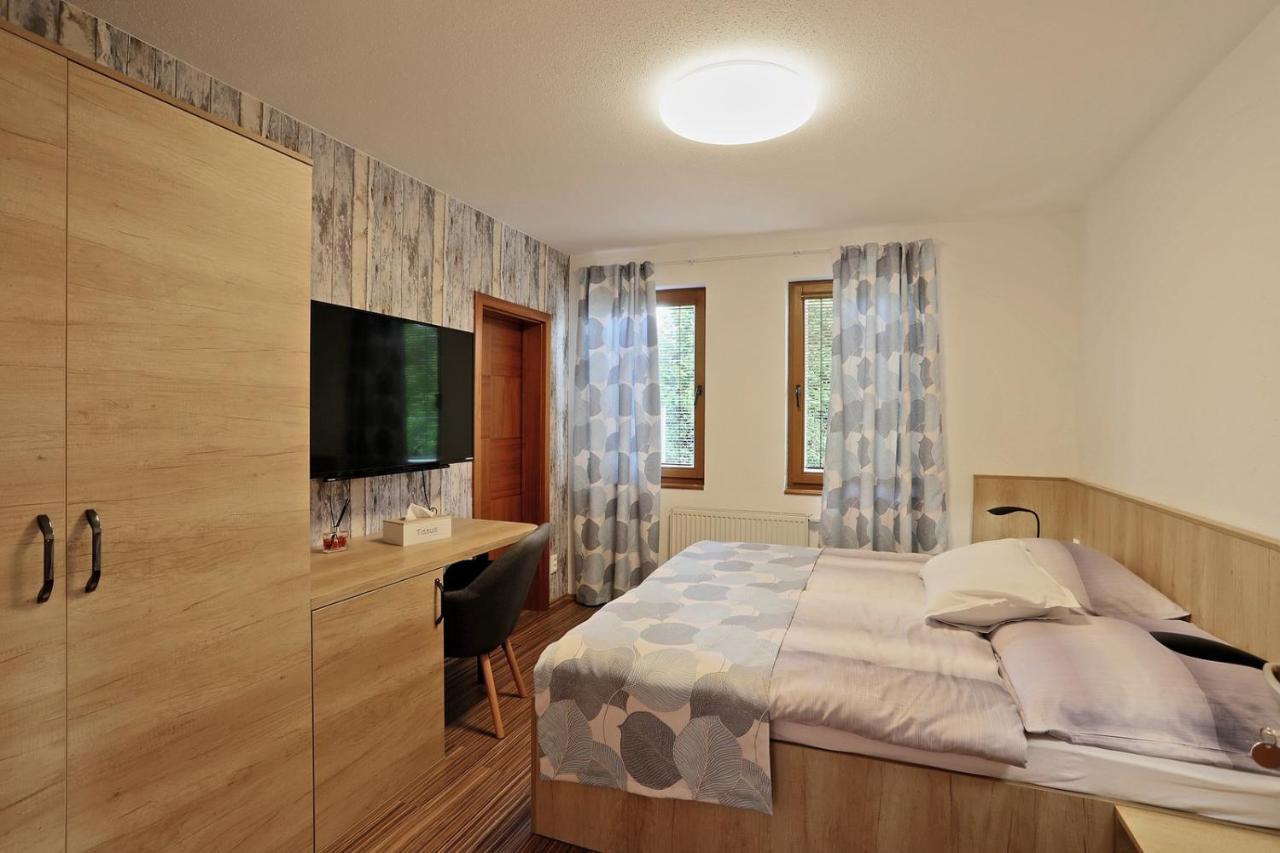Eltako Penzion Karlsbad Buitenkant foto