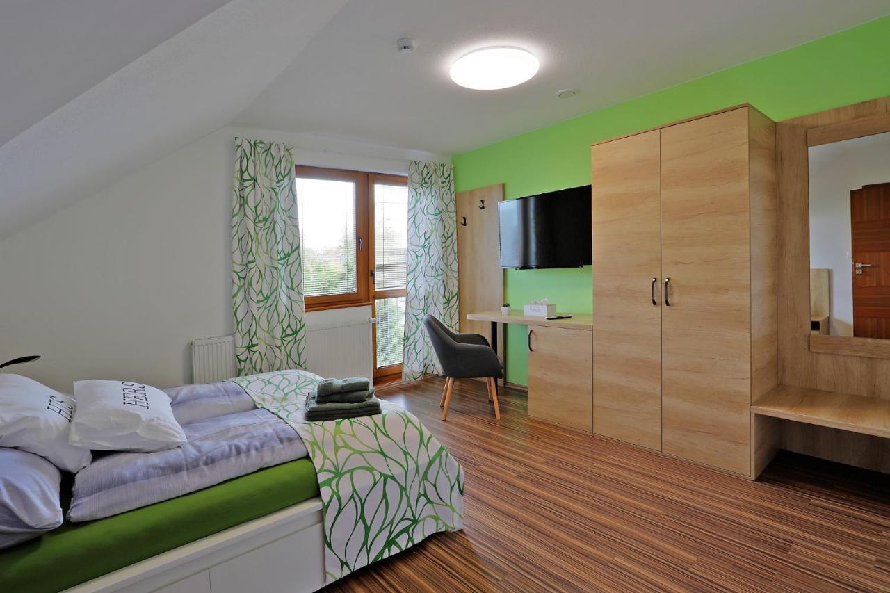 Eltako Penzion Karlsbad Buitenkant foto